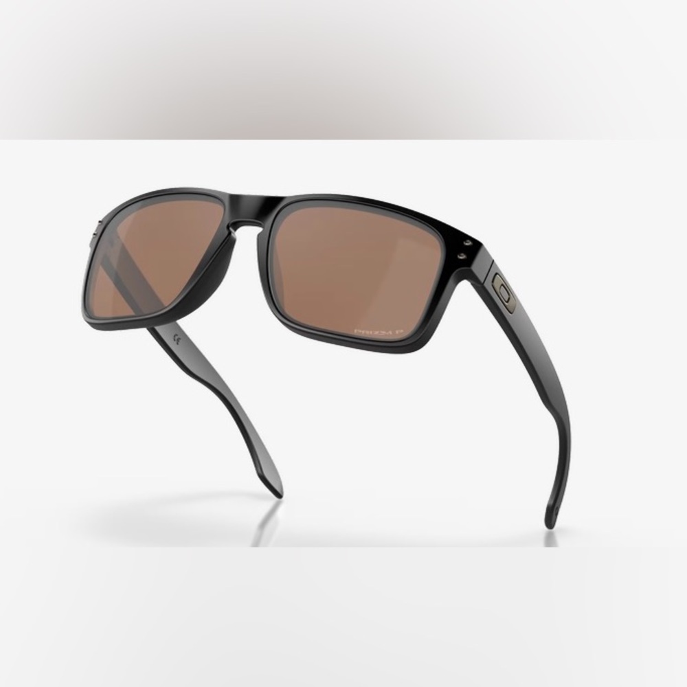 Oakley Holbrook XL Black Matte with Polarized/Prizm lenses Pre-owned in GUC